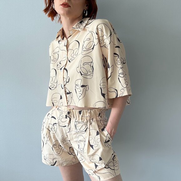 Lot of 2: Shorts And Crop Top Sets: Faces & Floral Patterns - Picture 2 of 8